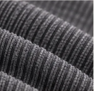 Abaya kimono côtelée Gris anthracite, maille côtelée en gros plan