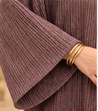 Abaya kimono côtelée Mauve cacao, détail de la manche kimono